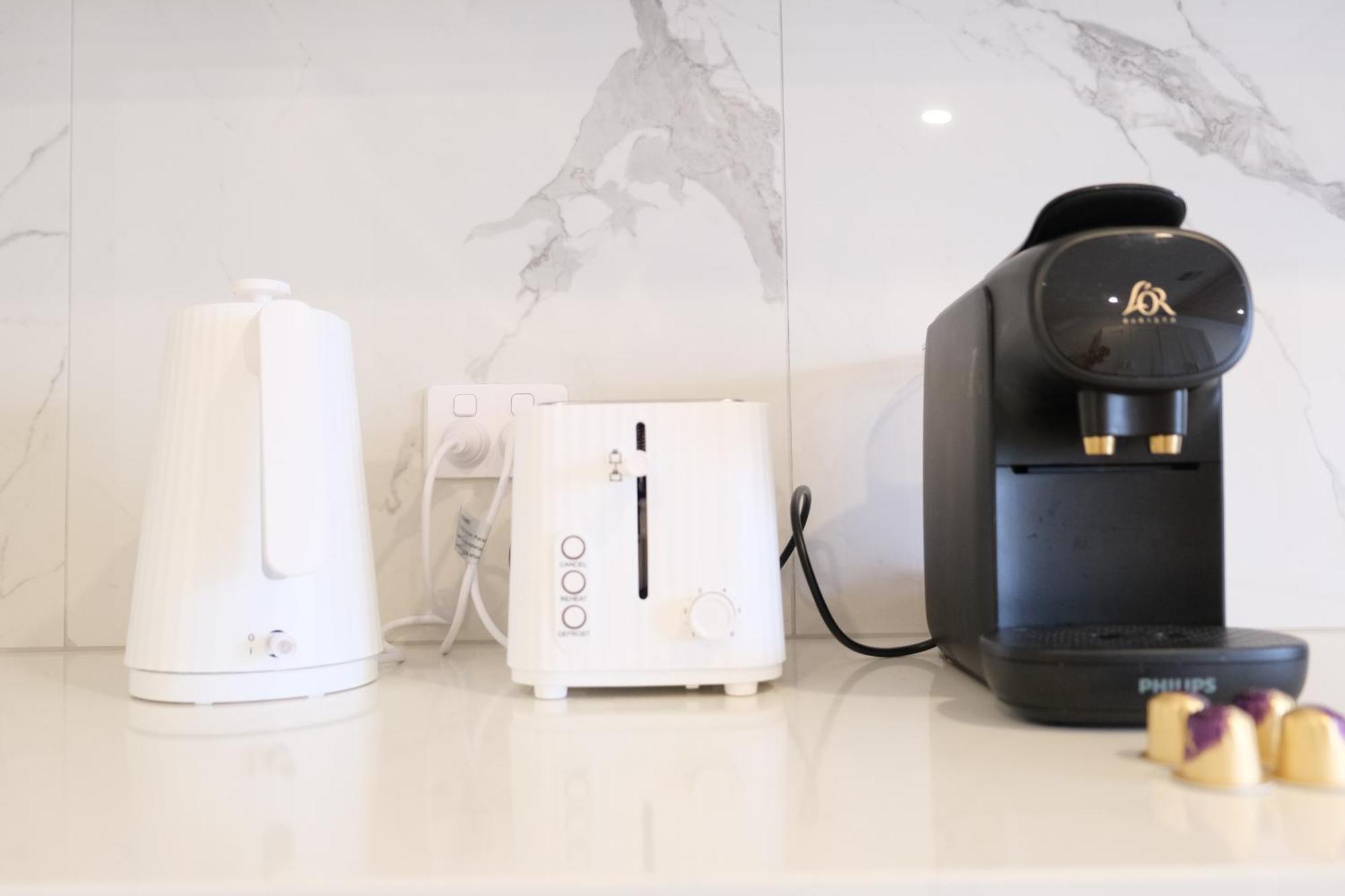 Cbd Japanese Retreat 2Br 1P Brekky Wifi Netflix Apartment แคนเบอร์รา ภายนอก รูปภาพ