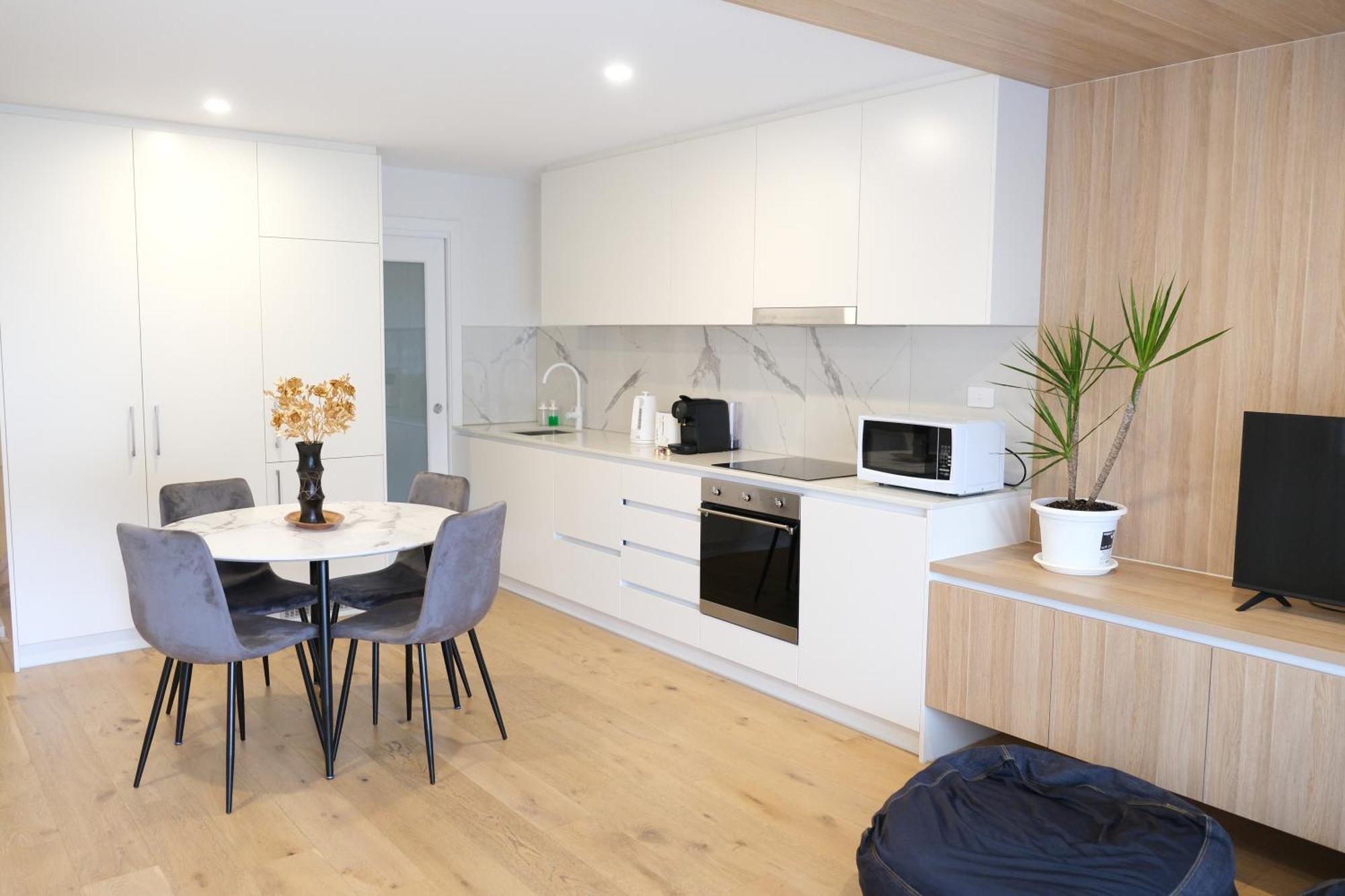 Cbd Japanese Retreat 2Br 1P Brekky Wifi Netflix Apartment แคนเบอร์รา ภายนอก รูปภาพ